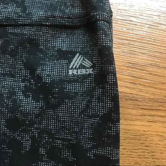 RBX✨ Grey and Black Graphic Cropped Legging✨ - Picture 2 of 3